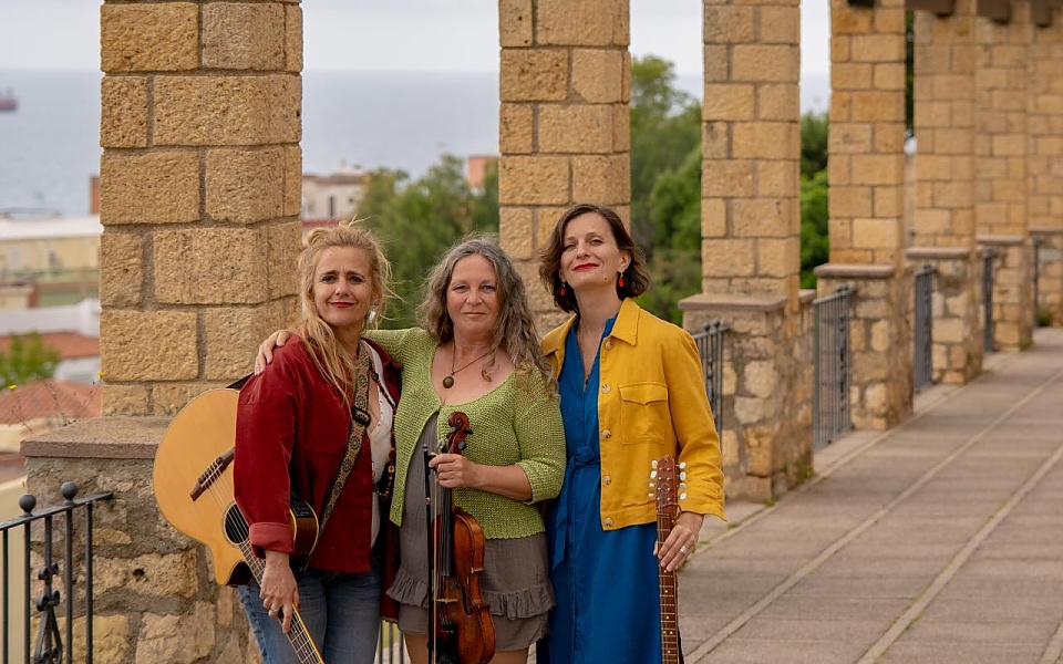 ELLAS MUSIC BAND